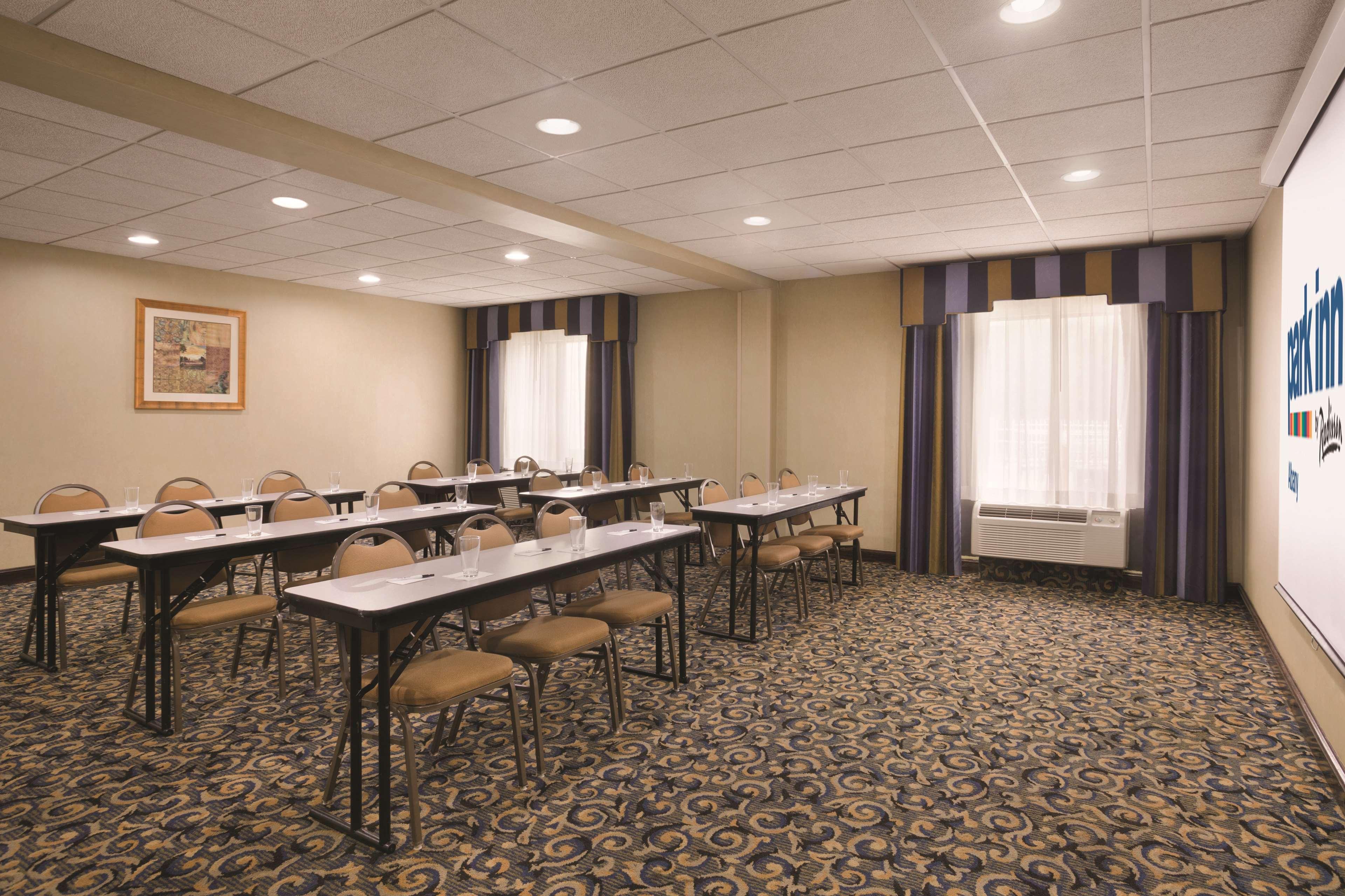 Park Inn By Radisson Albany Buitenkant foto