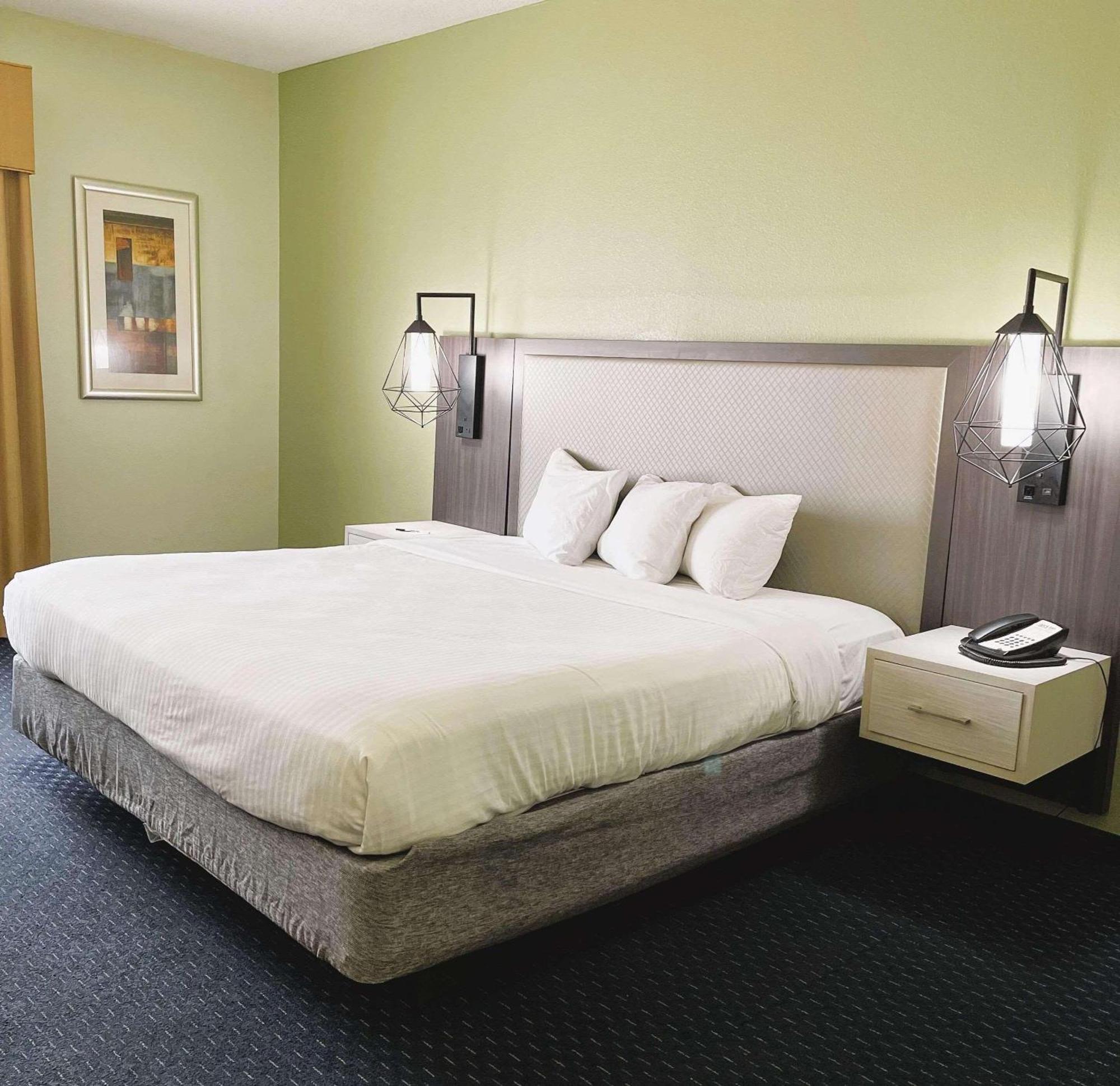 Park Inn By Radisson Albany Buitenkant foto
